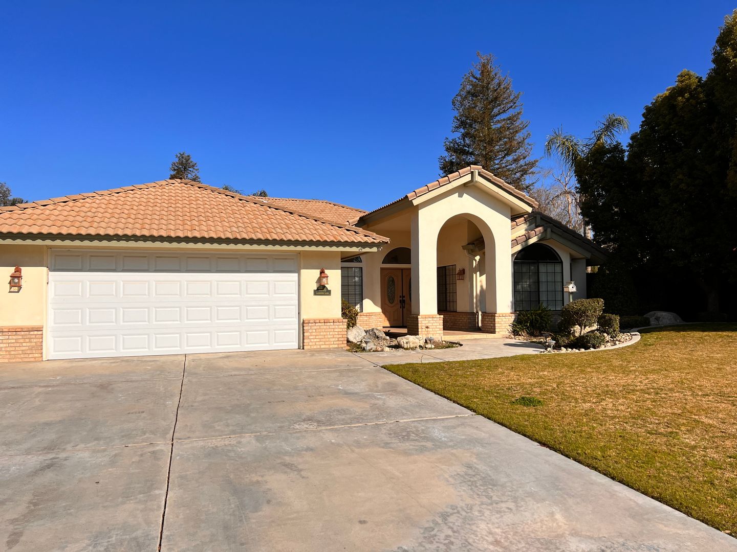 Bakersfield House: 8900 Landover Ln