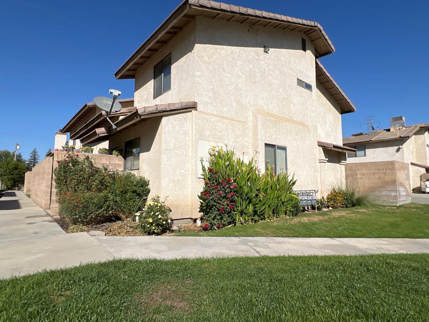 Bakersfield Apartment: 8106 Laborough Dr