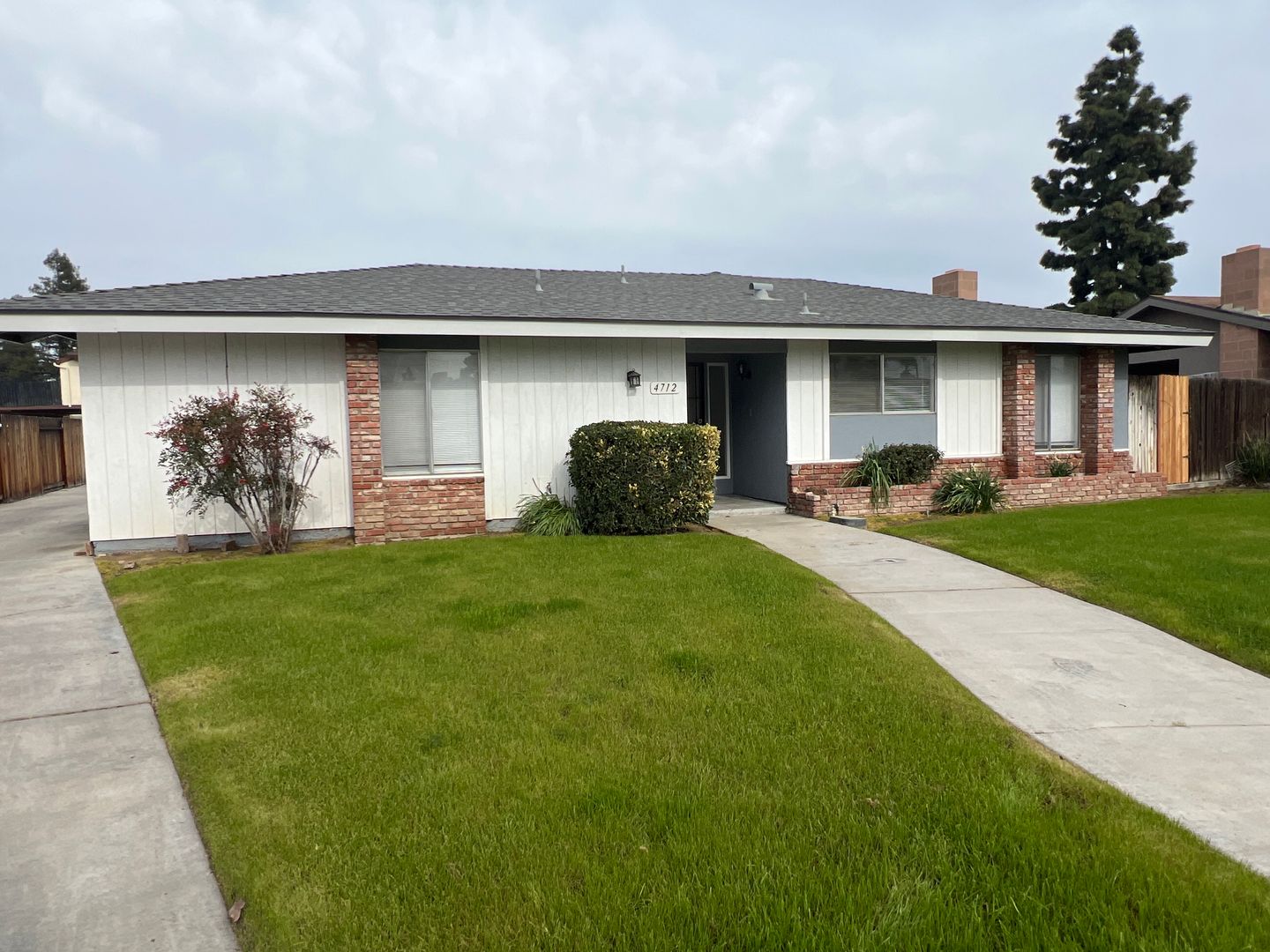 Bakersfield Apartment: 4712 Summertree
