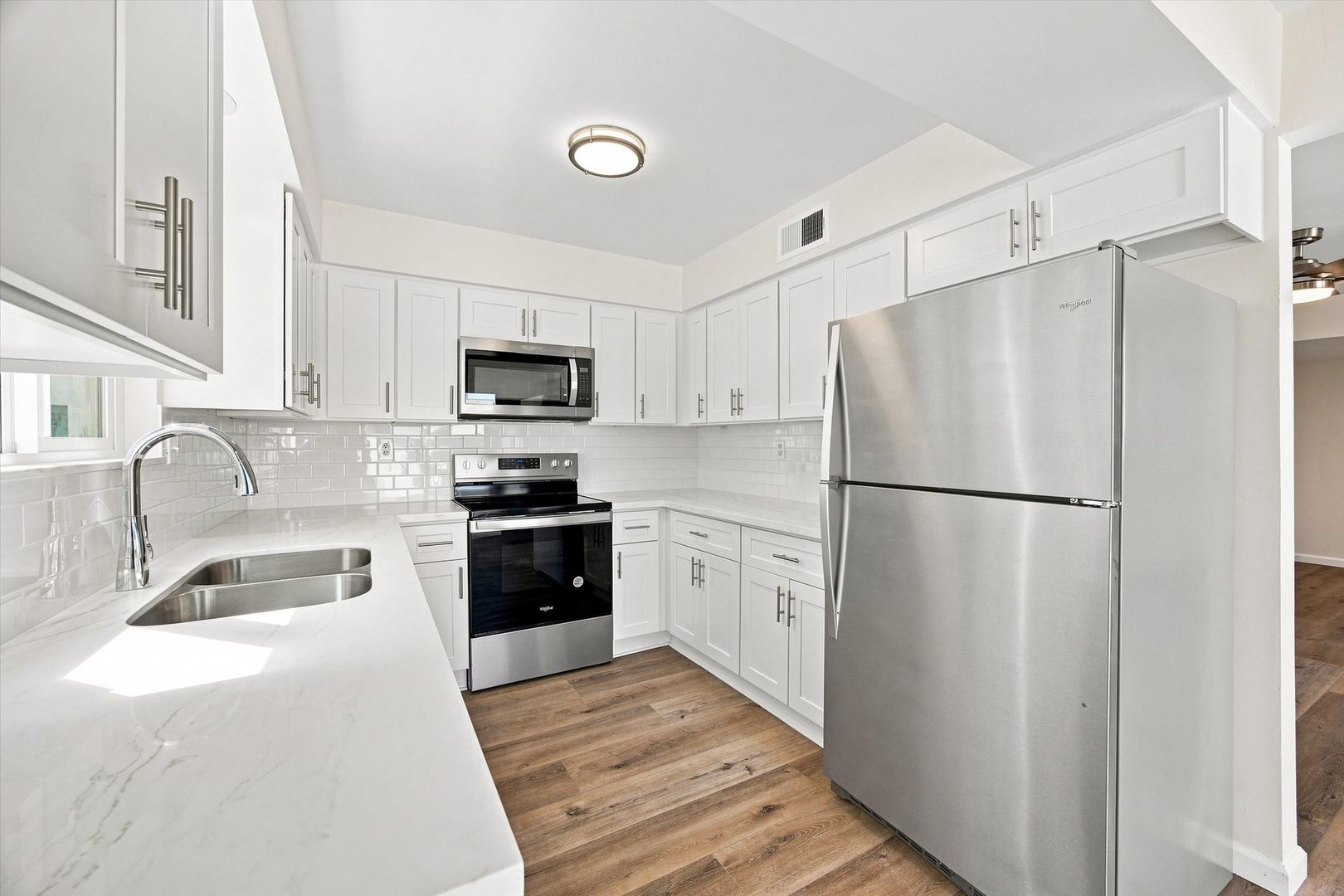Bakersfield Apartment: 6200 Stockdale Hwy.
