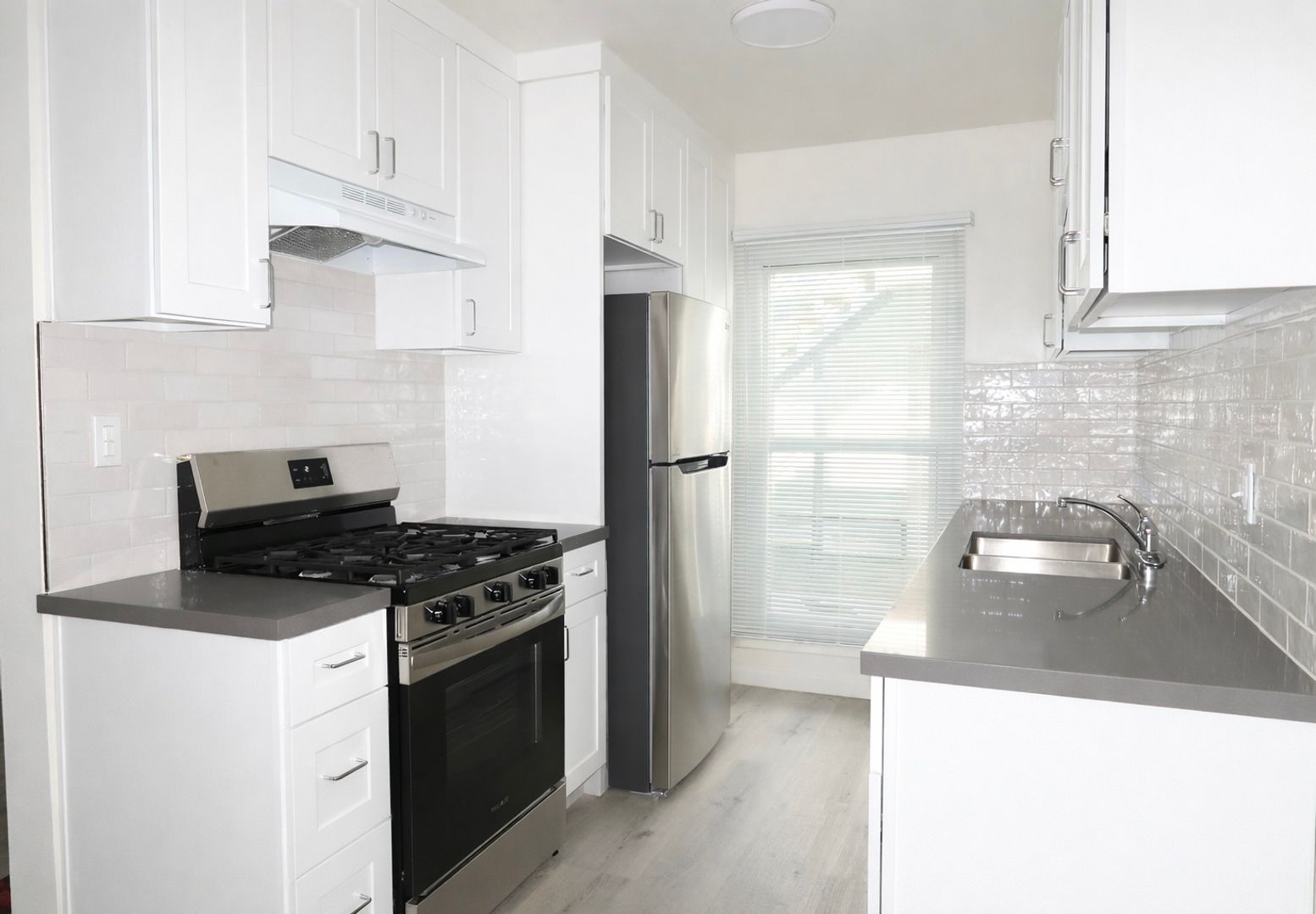 Inglewood Apartment: 816 LARCH ST