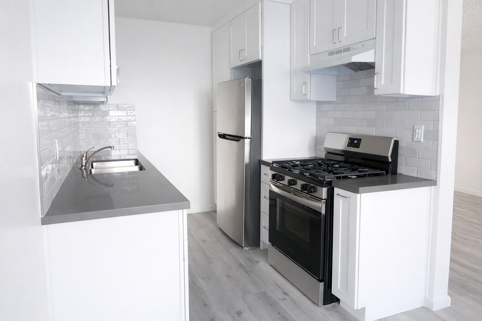 Inglewood Apartment: 816 LARCH ST