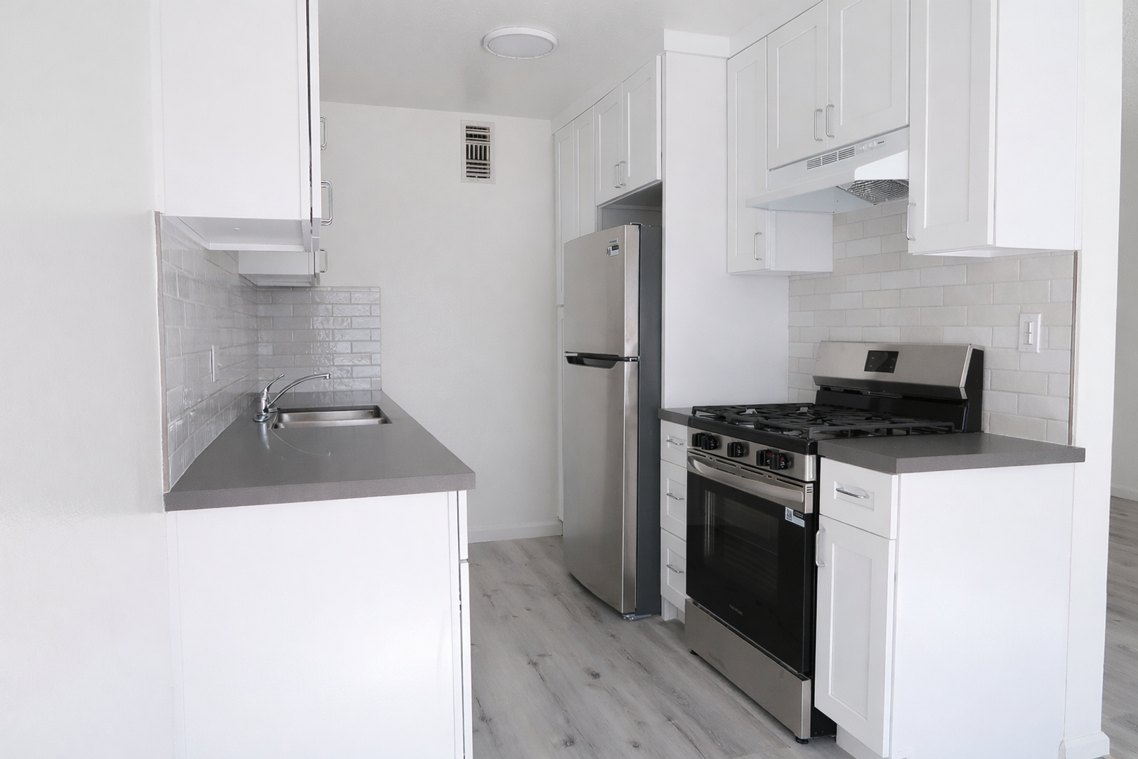 Inglewood Apartment: 812 LARCH ST