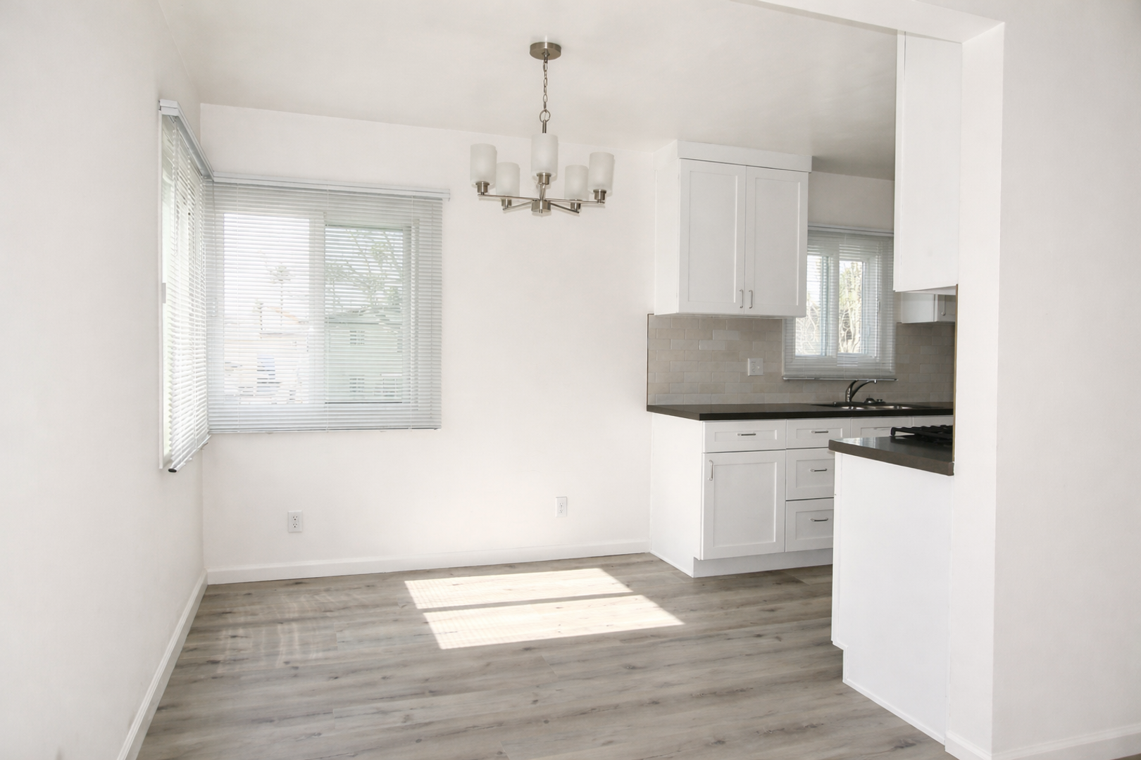 Inglewood Apartment: 812 LARCH ST