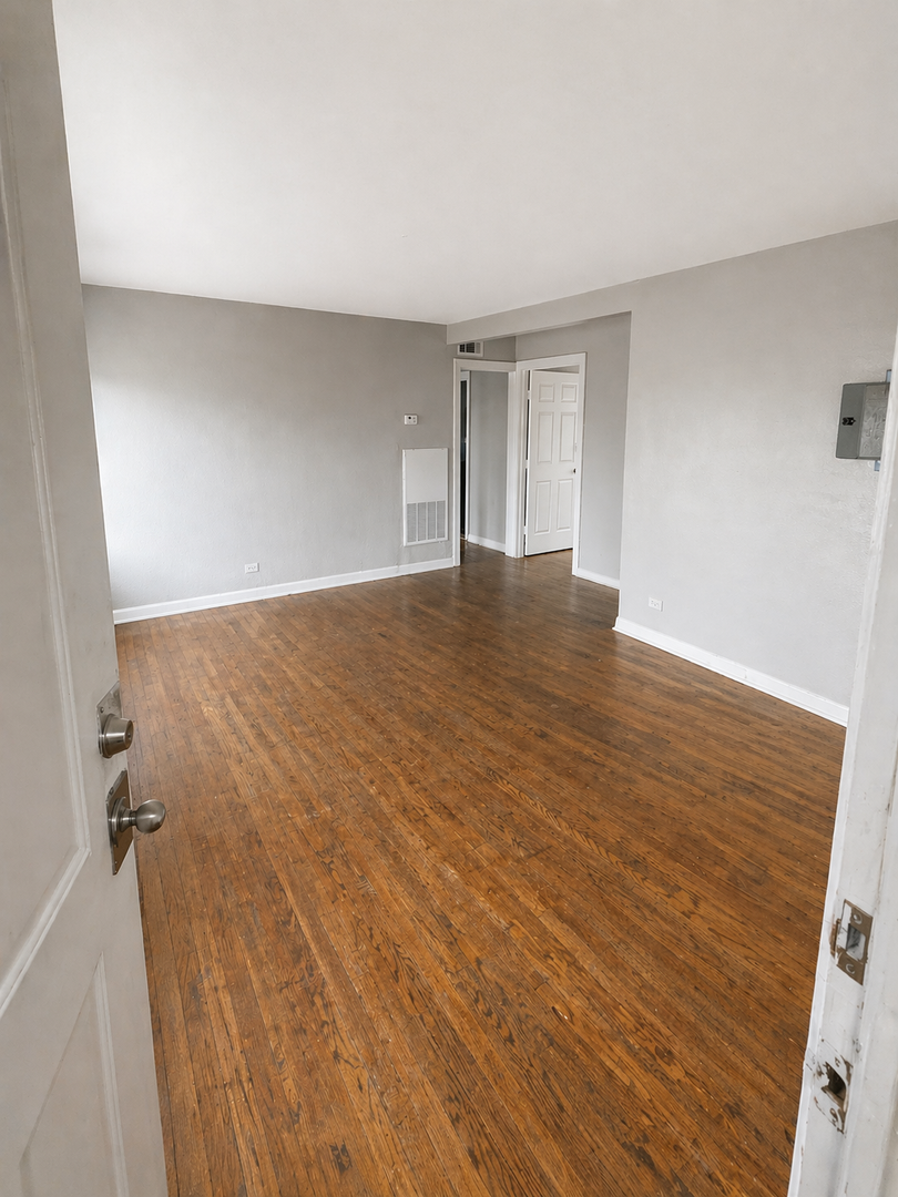 BRIGHT AND SPACIOUS 3-BEDROOM NEAR ST. MARY'S UNIVERSITY AND WOODLAWN LAKE 4 of 5