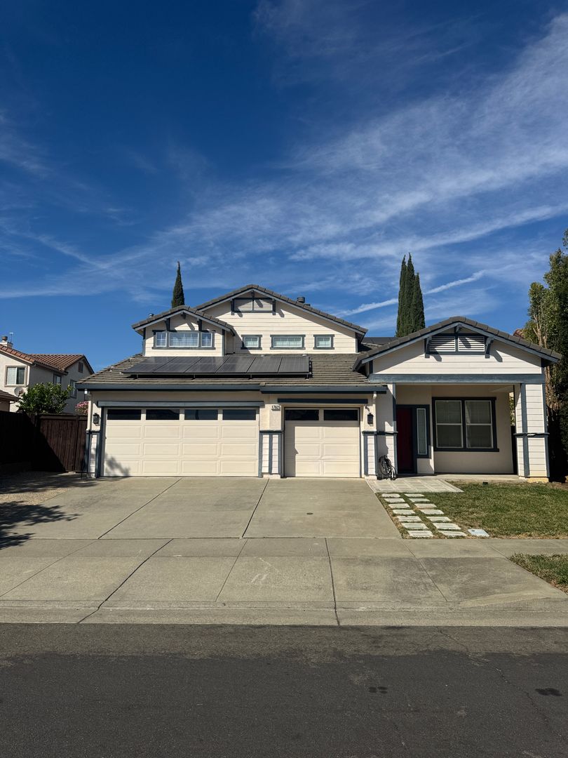 Fairfield House: 1762 River Oaks Circle