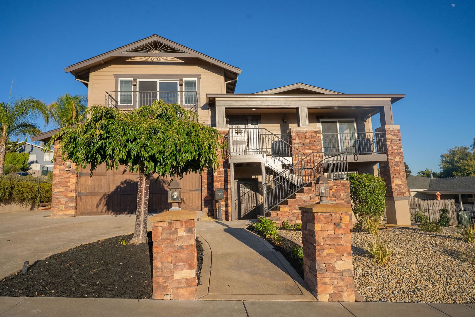 Benicia Townhome: 1130 W 9th Street