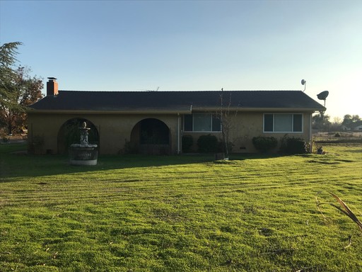Spacious 3-Bedroom Country Home with Remodeled Kitchen & Large Yard – photo 1