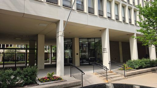 Prime Hyde Park Living — Walk to Campus, Dining & Transit – photo 1