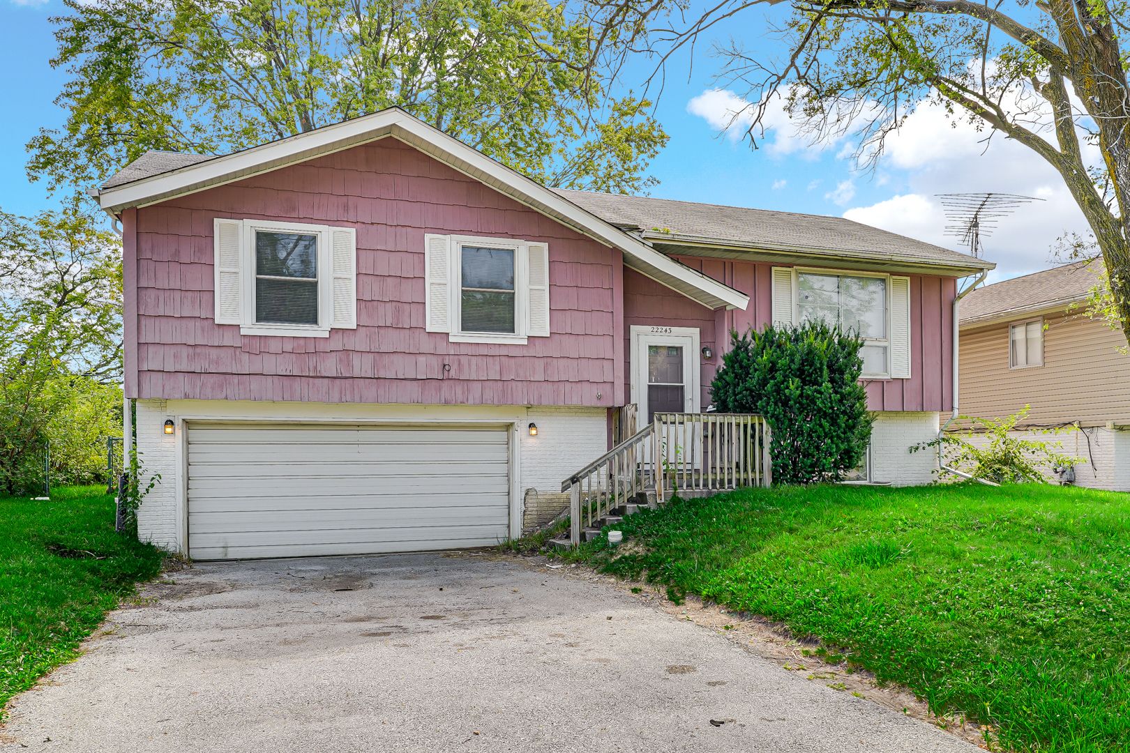 Richton Park House: 22243 Karlov Ave