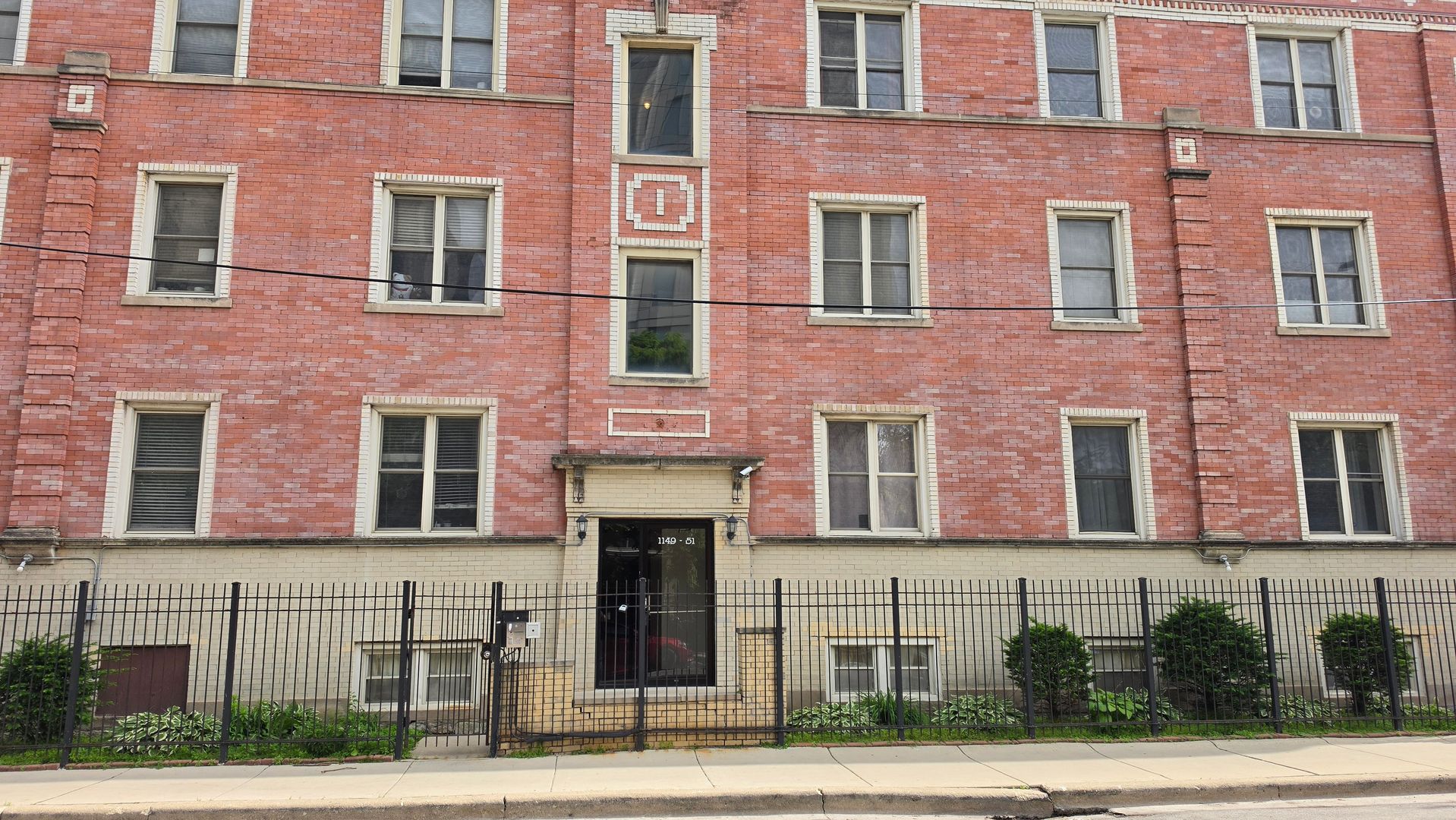 Chicago Apartment: 1151 E 61st St