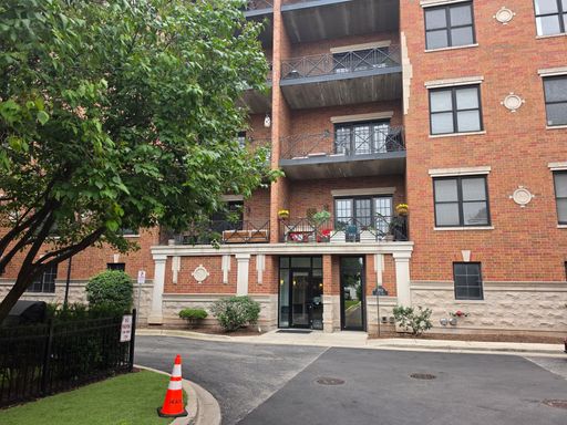 Bright 2BR Steps from Logan Square Dining, Parks & Transit – photo 1