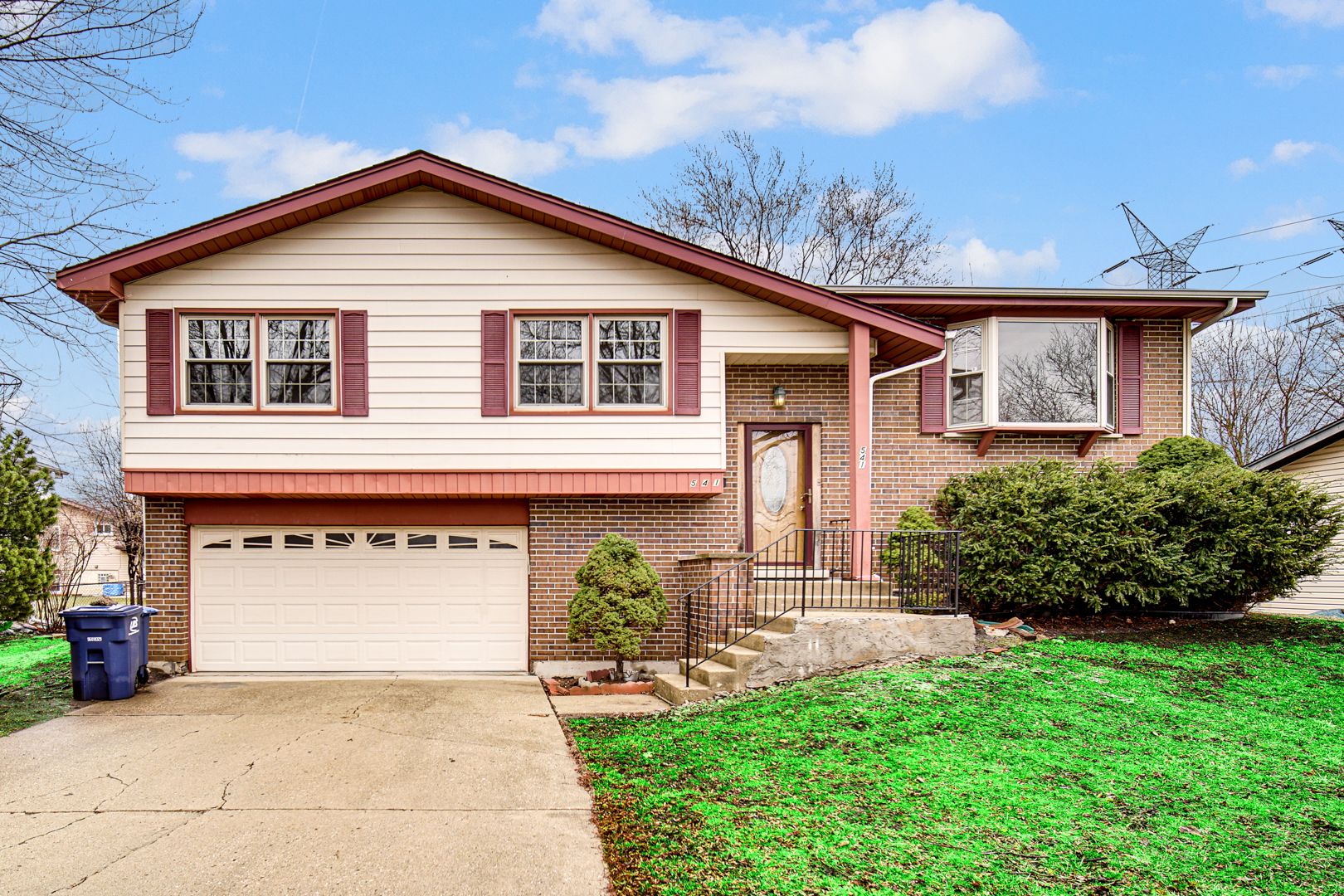 Des Plaines House: 541 S Warrington Rd