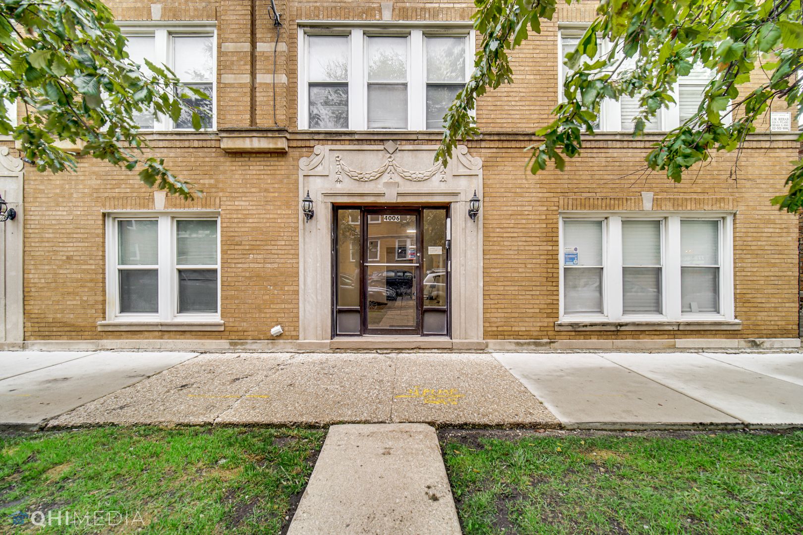 Chicago Apartment: 4006 W Nelson St