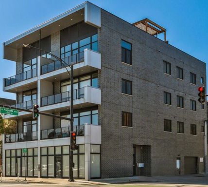 Sunny, Comfortable Unit in a Perfect West Town Spot – photo 1