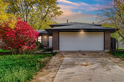 Charming 3-Bedroom, 2-Bath Split-Level Home in Lynwood
