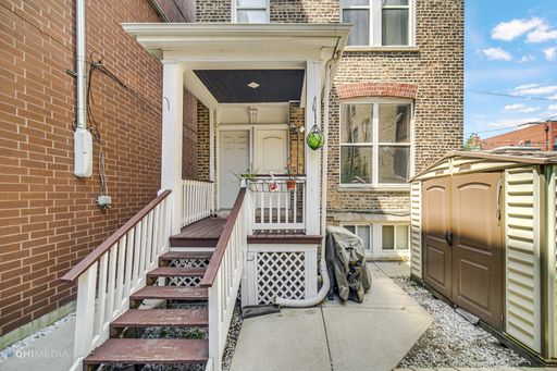 Duplex in an Amazing Location! – photo 1
