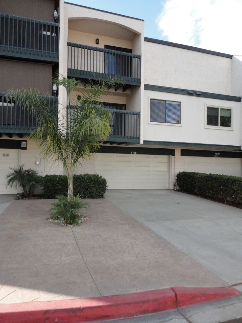 San Diego Townhome: 6918 Caminito Entrada