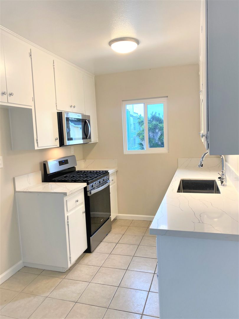 Imperial Beach Apartment: 145 Evergreen Ave