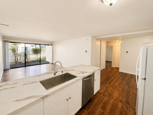 Pines of La Jolla Condo, 2BR/2BA - Wood Floors - 2 Car Parking – photo 1
