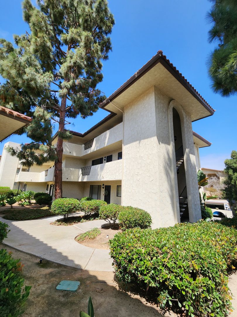 San Diego Condo: 4235 Asher St. #61