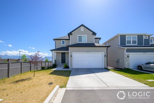 Move-In Special — $500 Off First Month’s Rent!