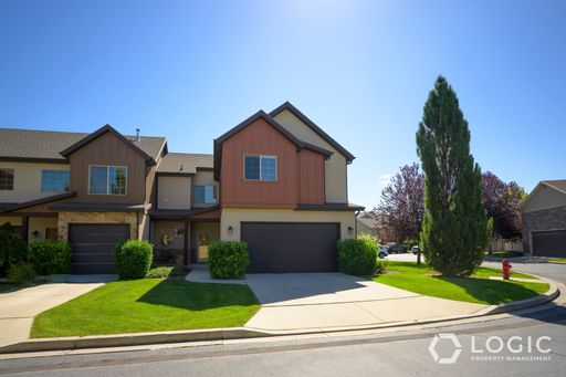 3 Bed / 2.5 Bath Townhome for Rent in South Jordan, UT – photo 1