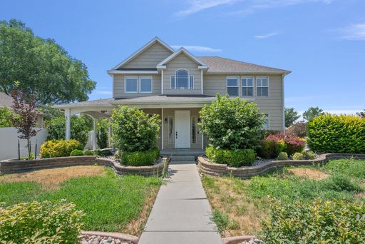 $1,200 Off Your First Month's Rent! – photo 1