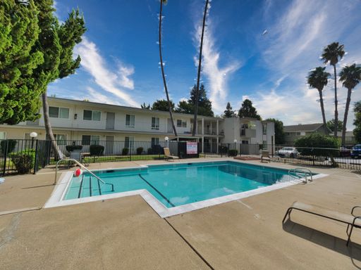 Beautiful 2 bedroom in South Land Park Area. – photo 1