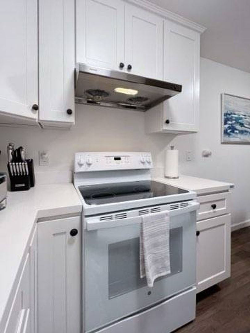 Berkeley Apartment: 2120 Roosevelt Ave