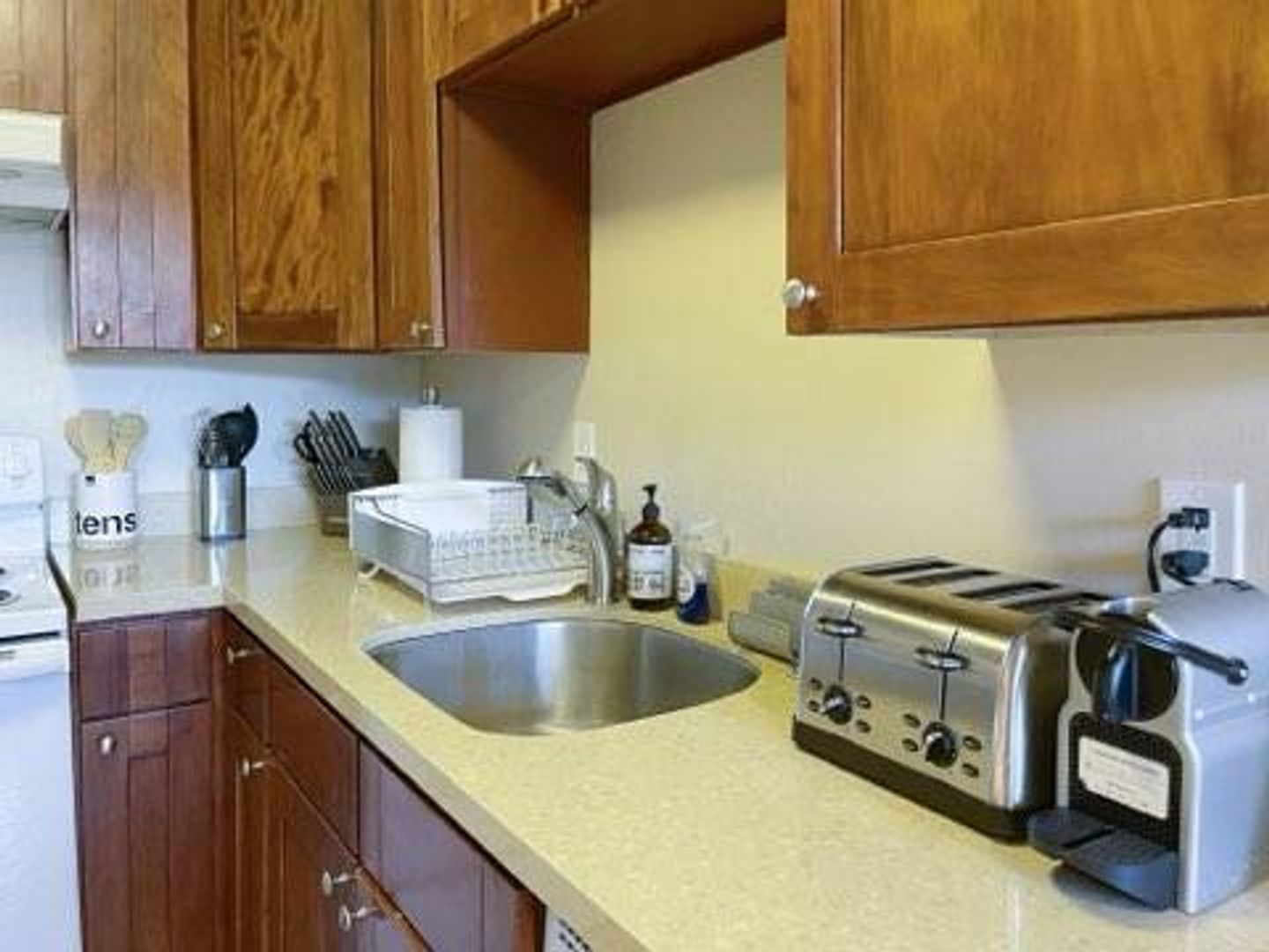 Redwood City Apartment: 1008 Woodside