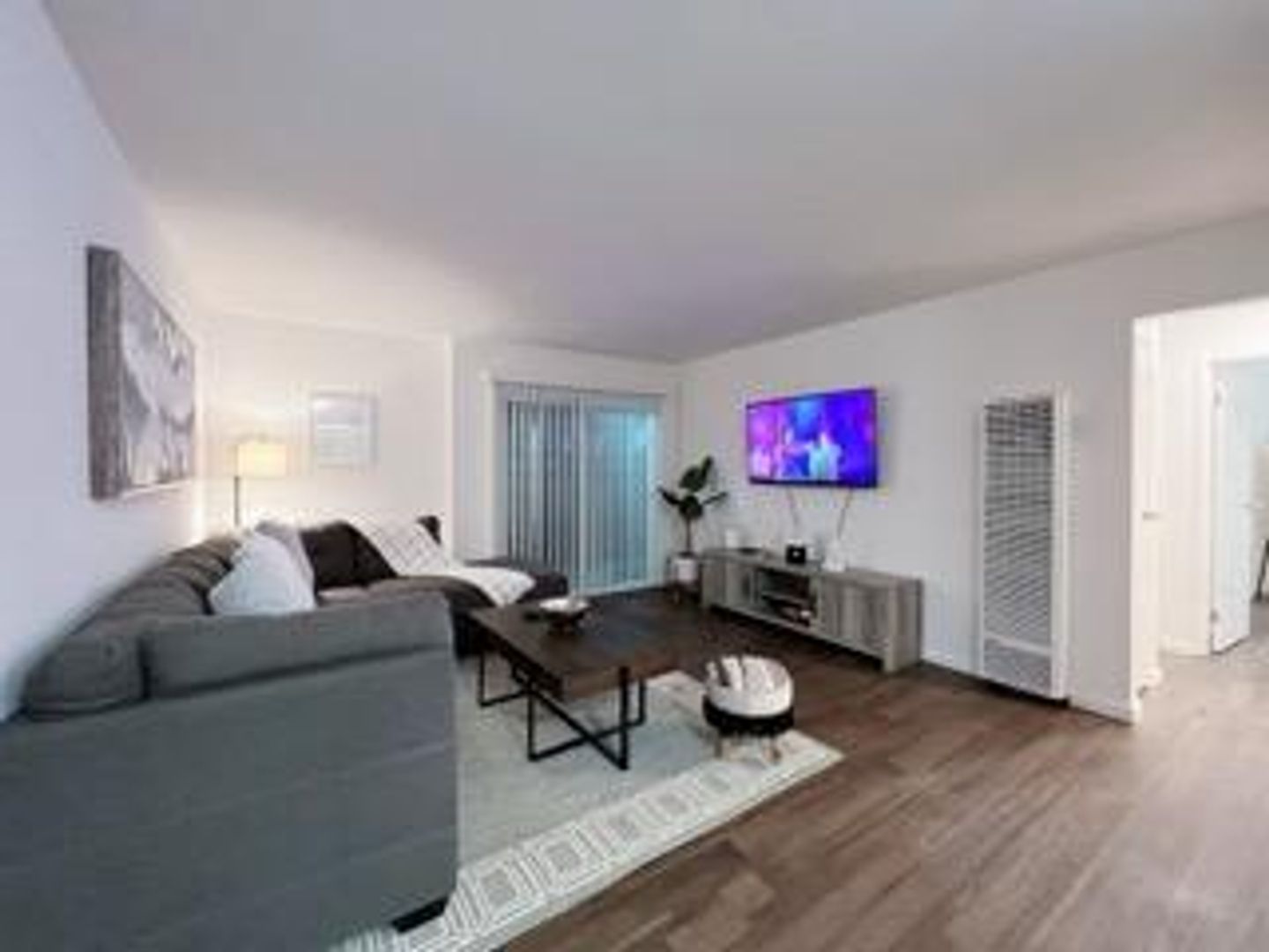 Berkeley Apartment: 2120 Roosevelt Ave