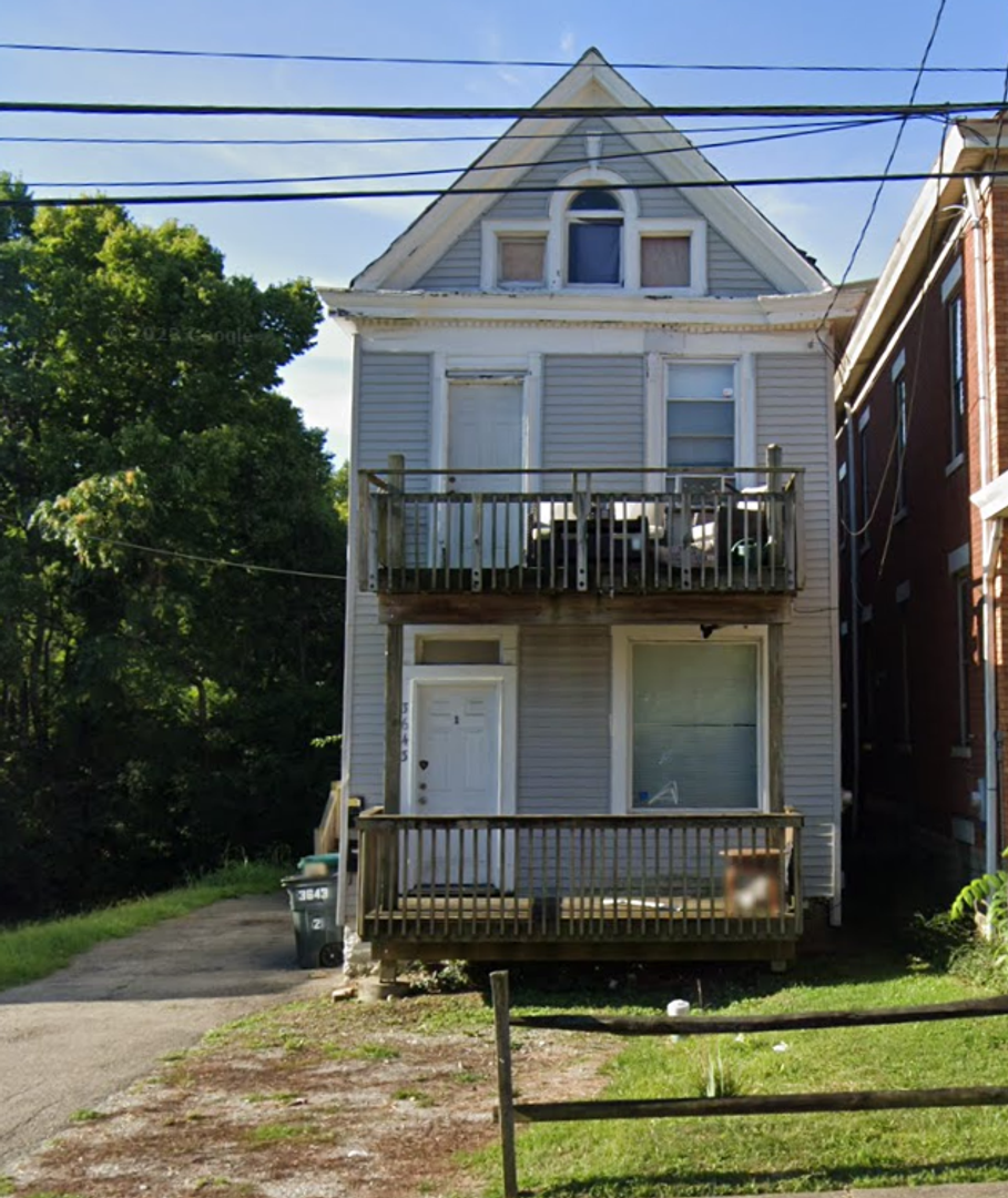 Cincinnati Apartment: 3643 West Eighth Street