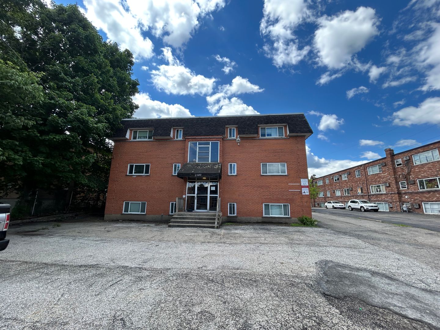 Cincinnati Apartment: 2109 Harrison