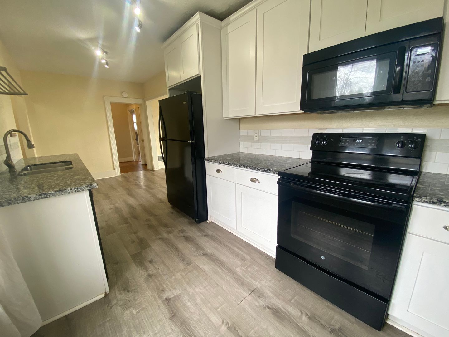 Portland Apartment: 3026 SE Tacoma Street