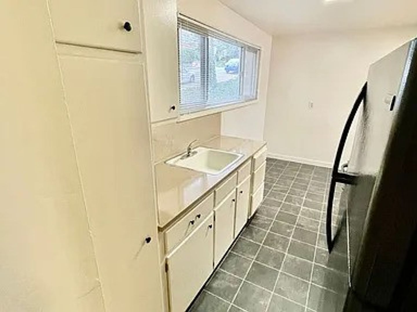 Portland Apartment: 5042 S. Corbett Avenue