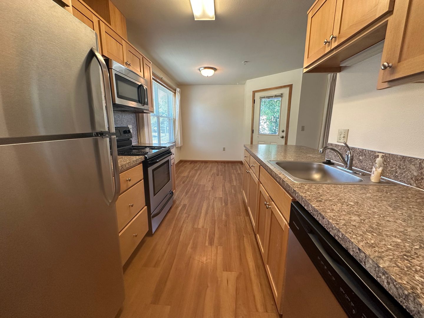 Portland Apartment: 6518 SE Division Street