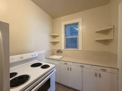 Goose Hollow 2BR with Open Layout & Abundant Storage – photo 1