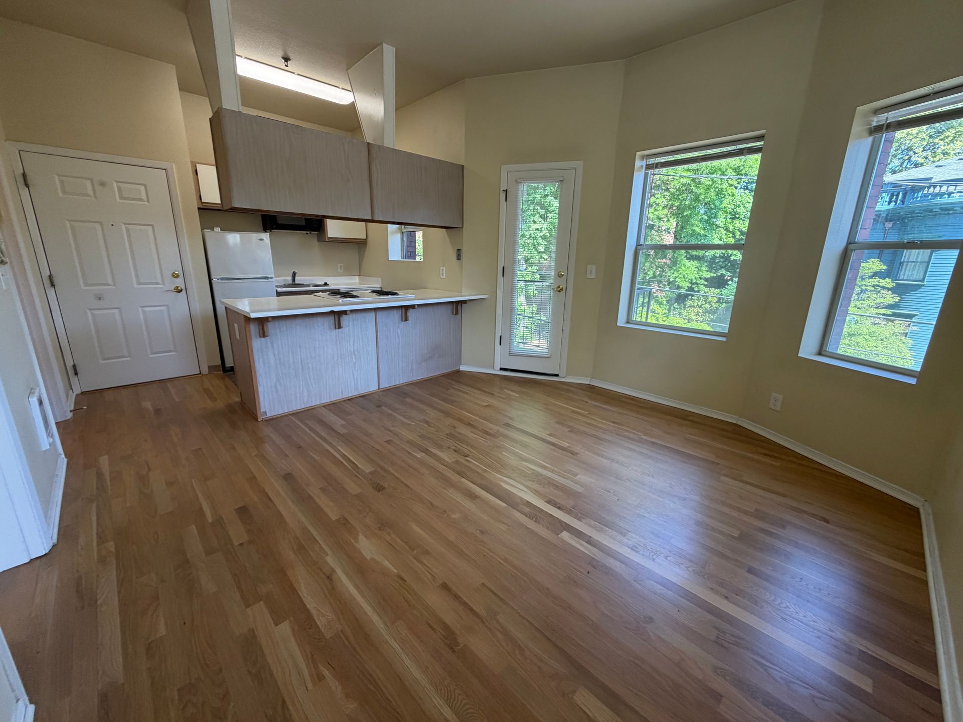Portland Apartment: 2018 NW Everett Street