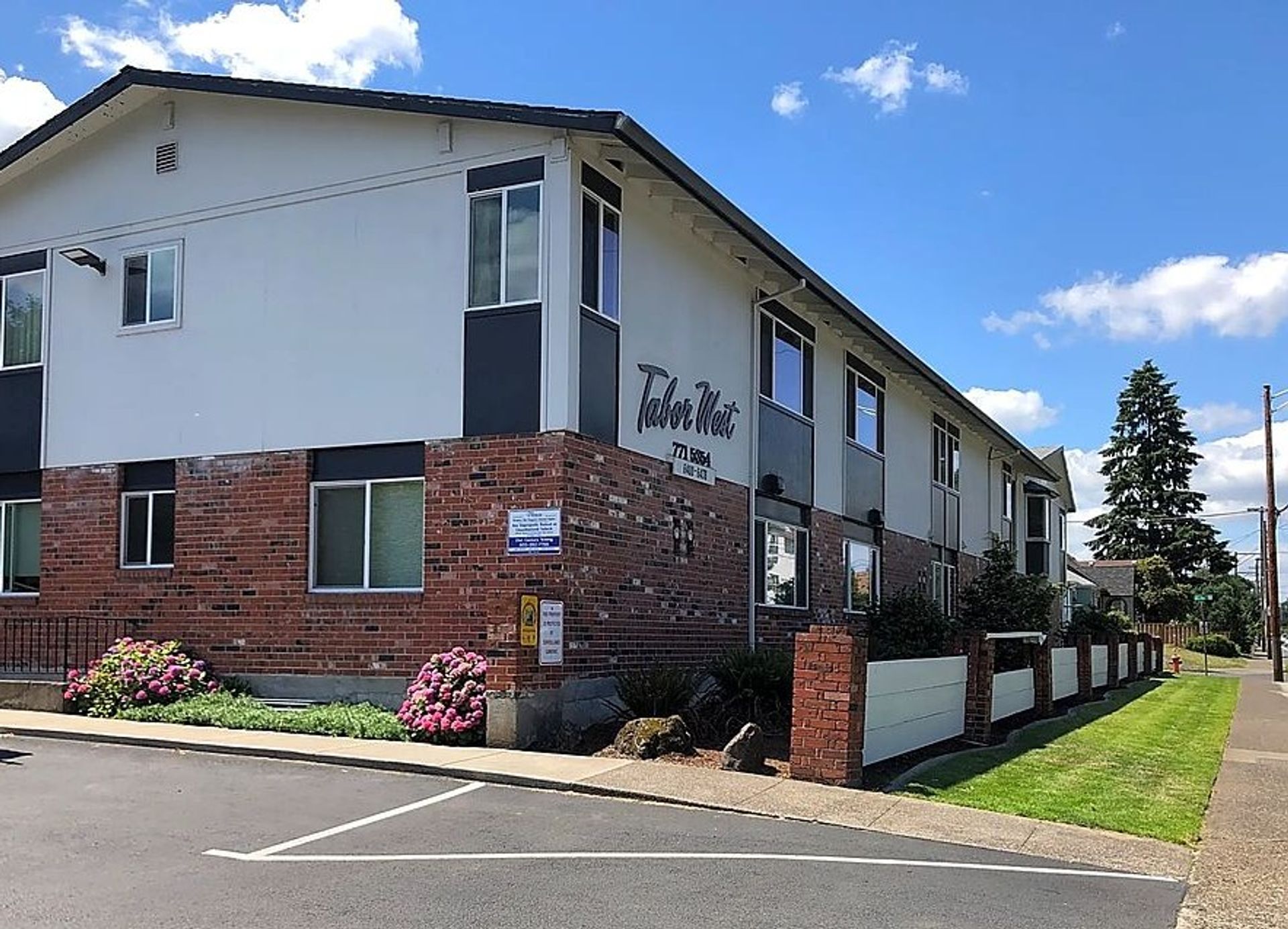 Portland Apartment: 6400 SE Division Street