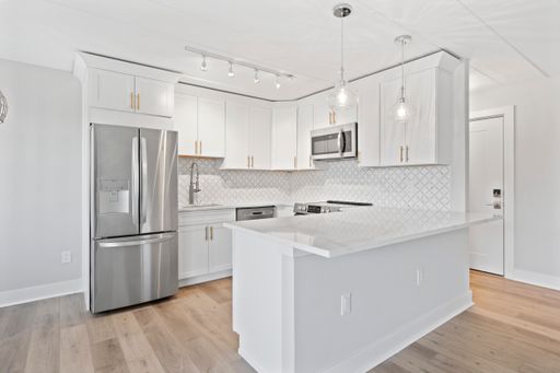 Renovated 2 BR in Downtown Wayne, PA