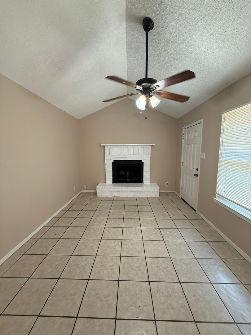 Round Rock Apartment: 1402 Westcott