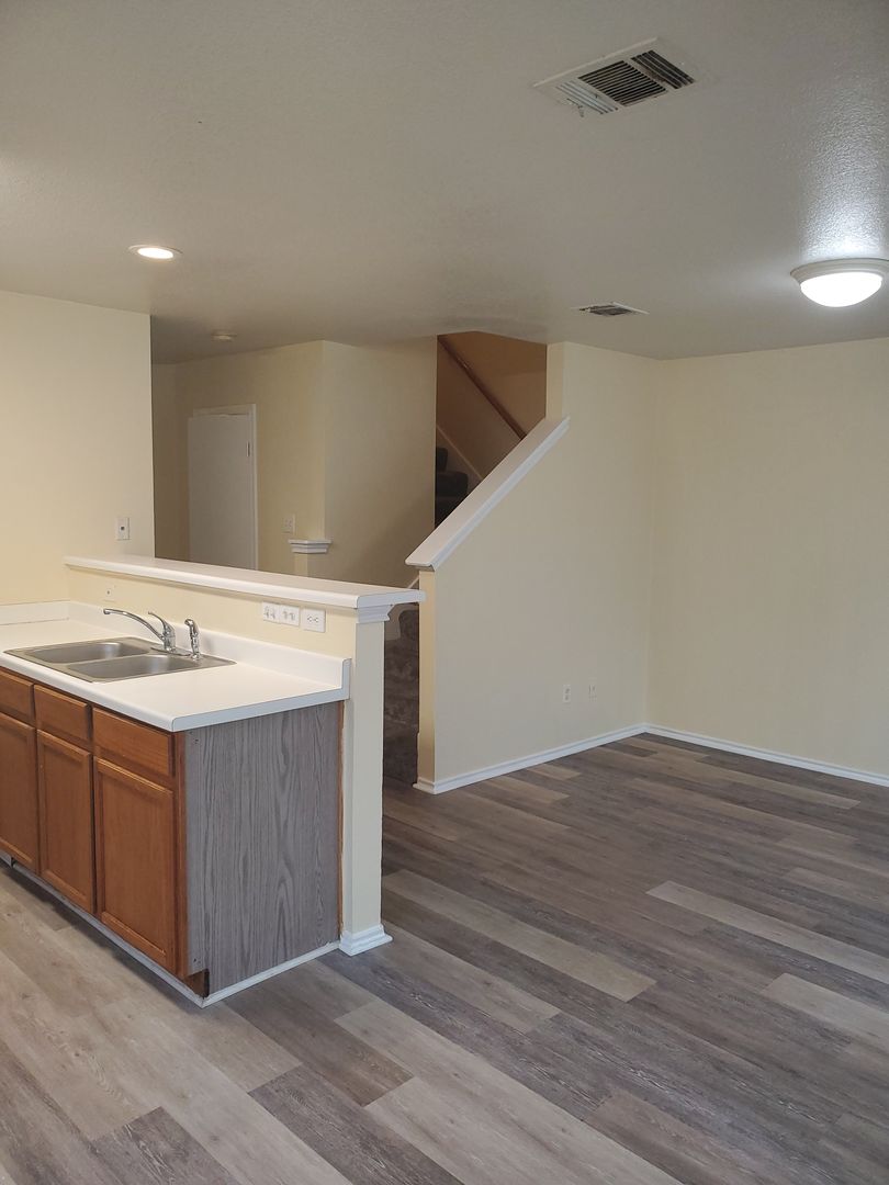 Round Rock Apartment: 1020 Christopher