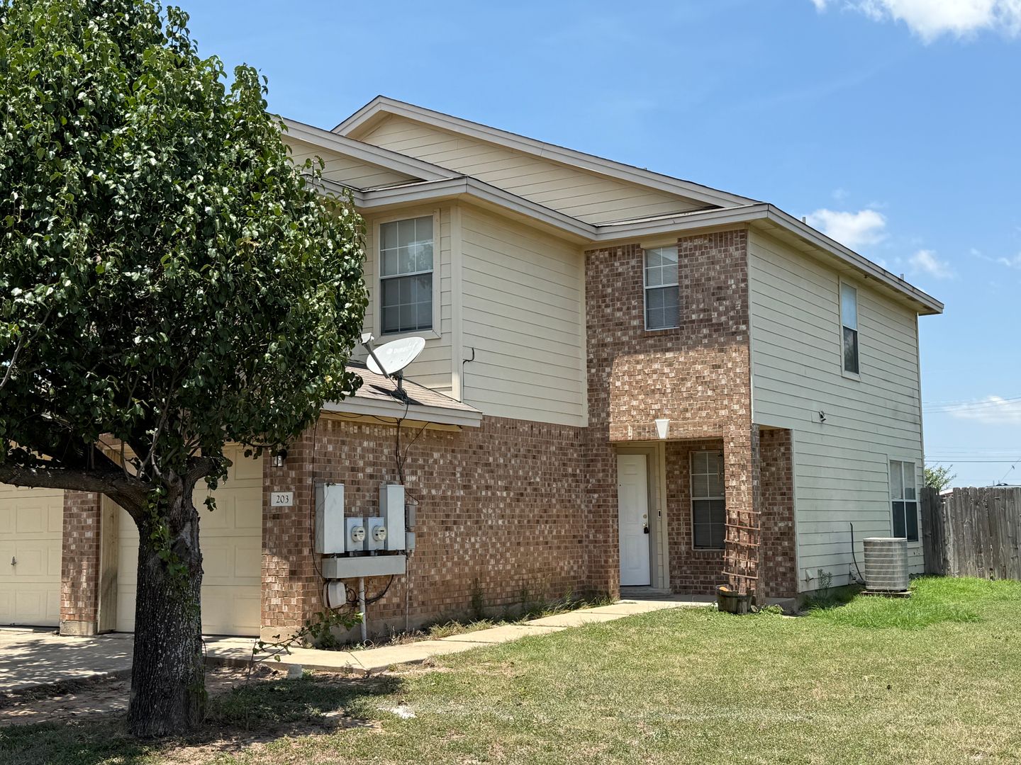 Hutto Apartment: 201.203 Marvin Cove