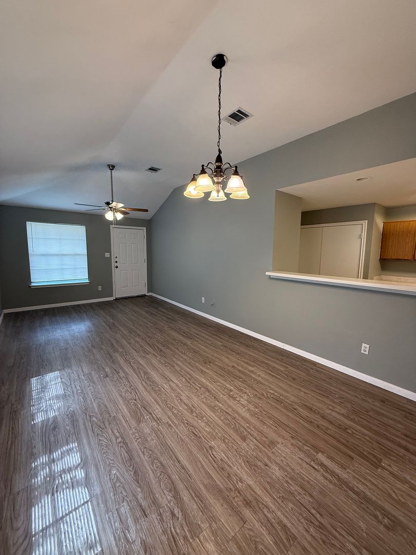 Georgetown Apartment: 2221 Creekside Ln