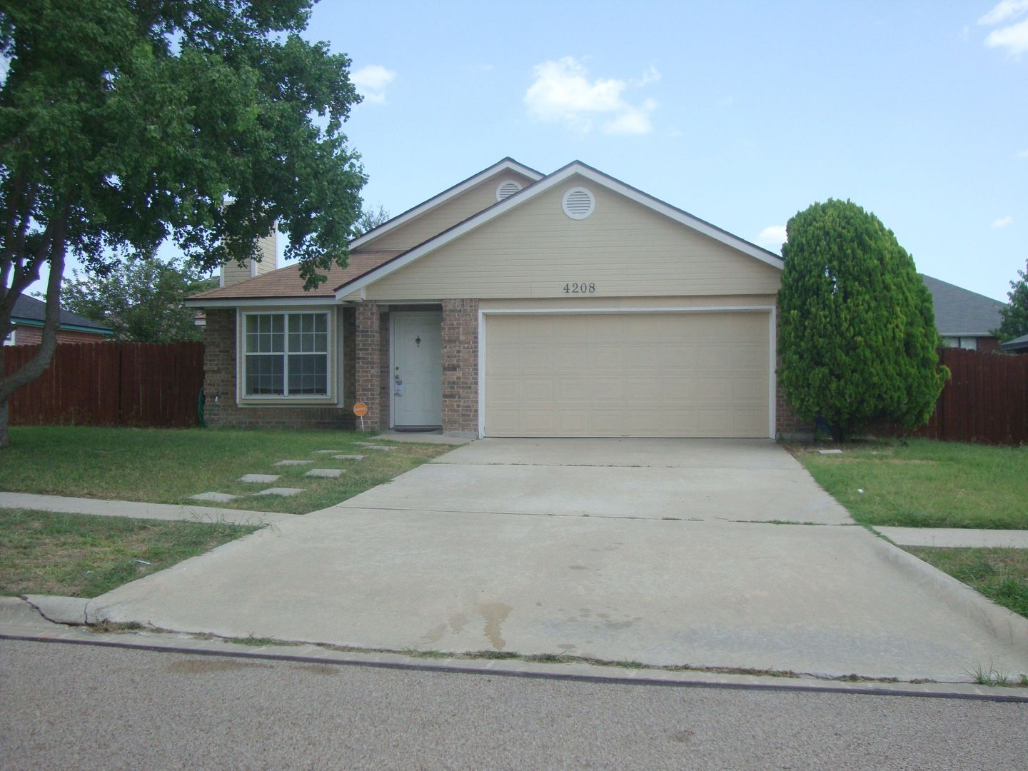 Killeen House: 4208 Glennwood Dr