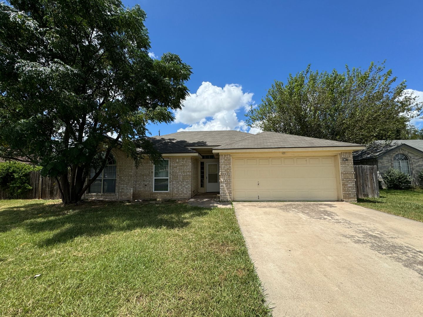 Killeen House: 601 Lisa Ln