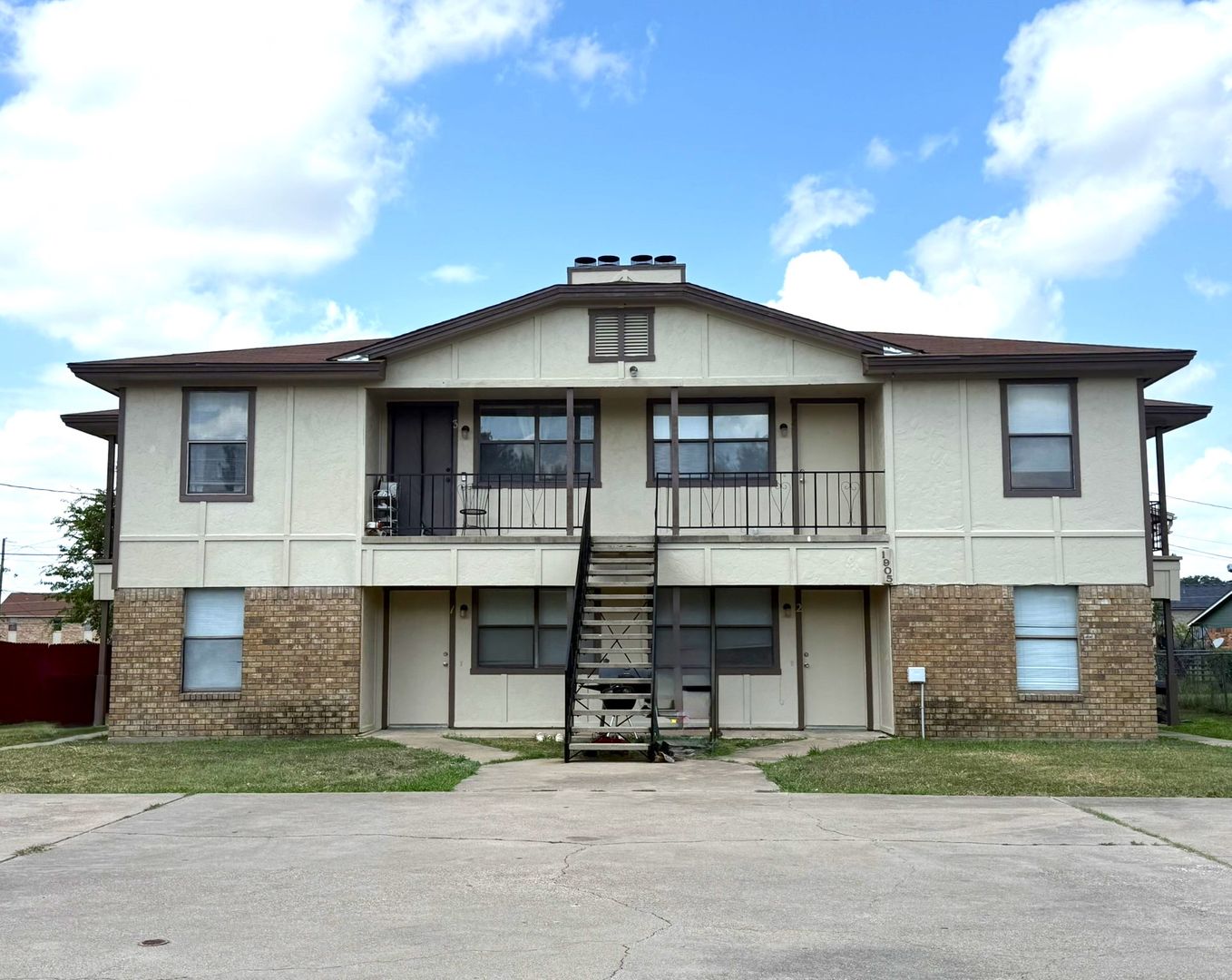 Killeen Apartment: 1905 Cedarhill Dr