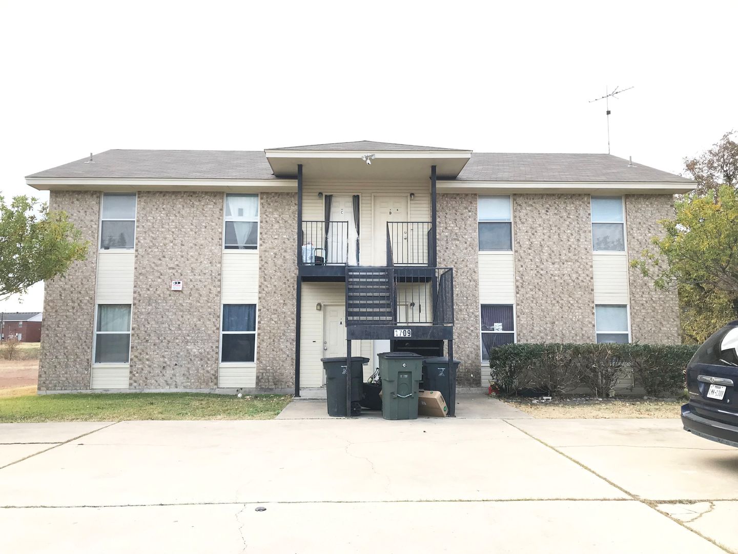 Killeen Apartment: 1709 Cedarhill Dr
