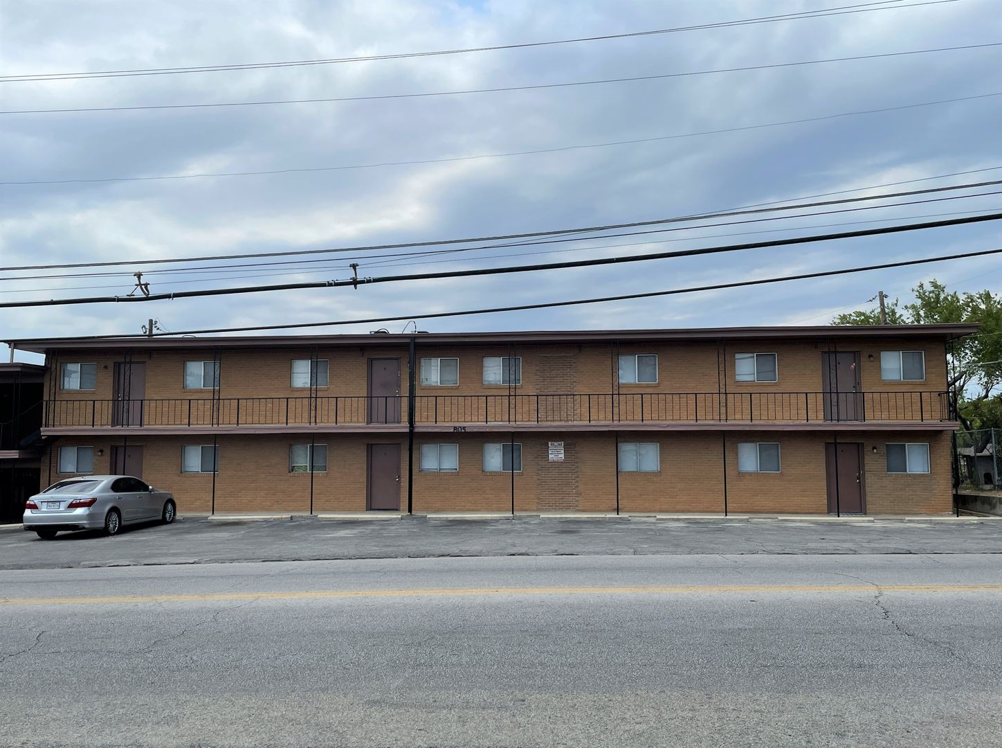 805 W  Hallmark  Ave